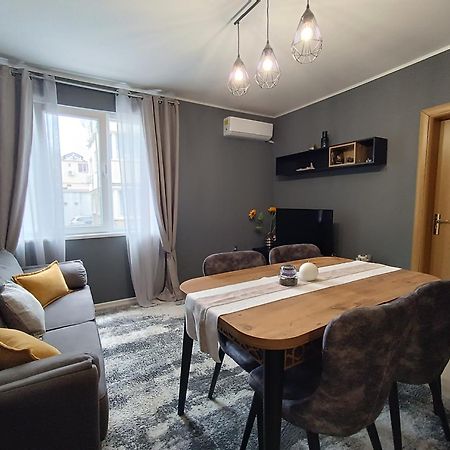 Вселена Appartement Varna Buitenkant foto